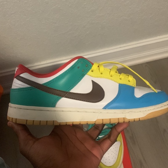Free 99 Dunk Low - Picture 4 of 9